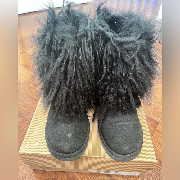 UGG Sheepskin Cuff Boot - Picture 2 of 4